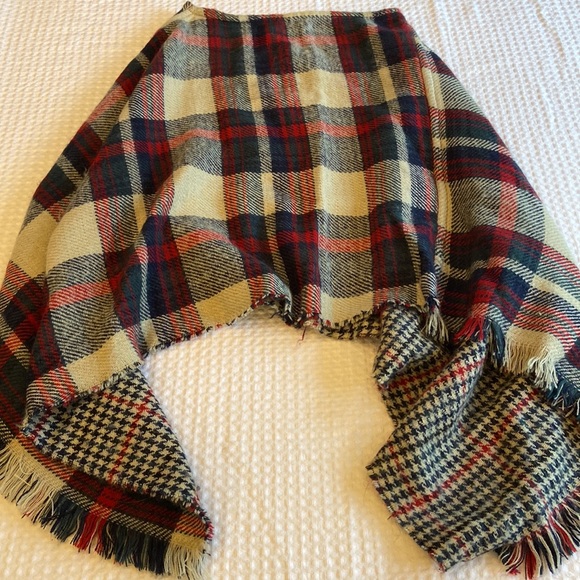 Fleece Sweater Blanket Poncho Tartan Plaid One Size Red Navy Tan Hunter Green - Picture 6 of 10